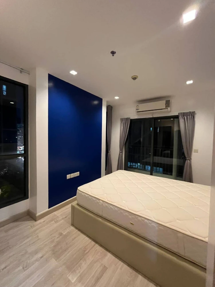 For sale/rent: Ideo Mobi Rama 9. Spacious and comfortable room with a great view. Ready to move in with just your luggage.