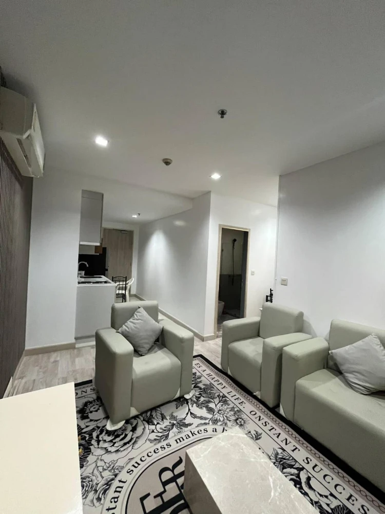 For sale/rent: Ideo Mobi Rama 9. Spacious and comfortable room with a great view. Ready to move in with just your luggage.