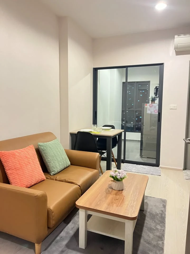 For sale and rent Ideo S115, nice room, complete amenities. The height is just right. Hurry and reserve now.