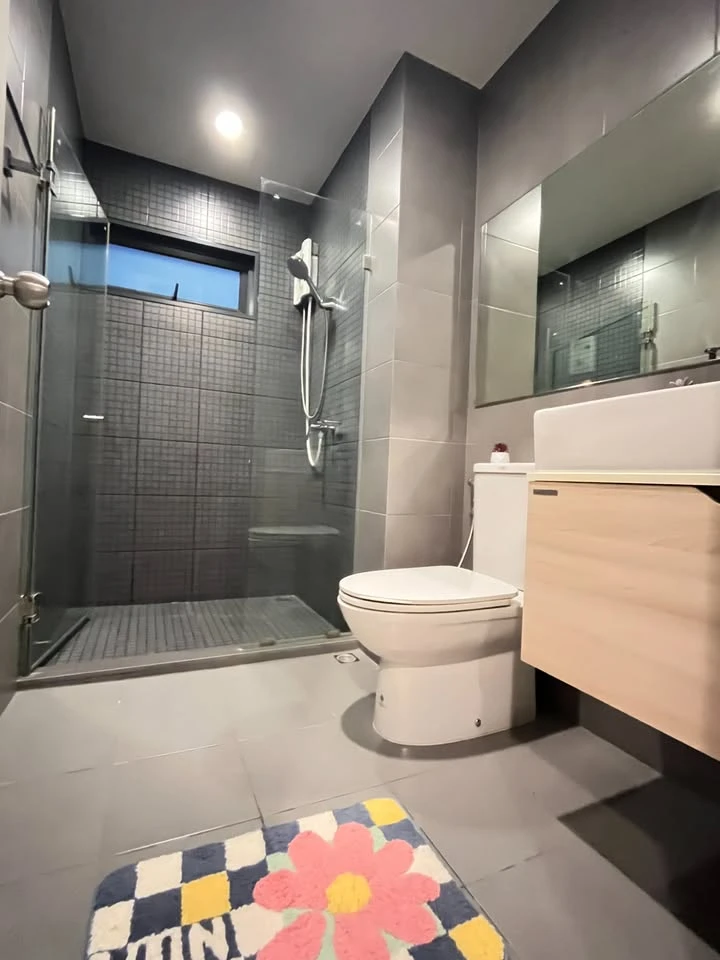 For sale and rent Ideo S115, nice room, complete amenities. The height is just right. Hurry and reserve now.
