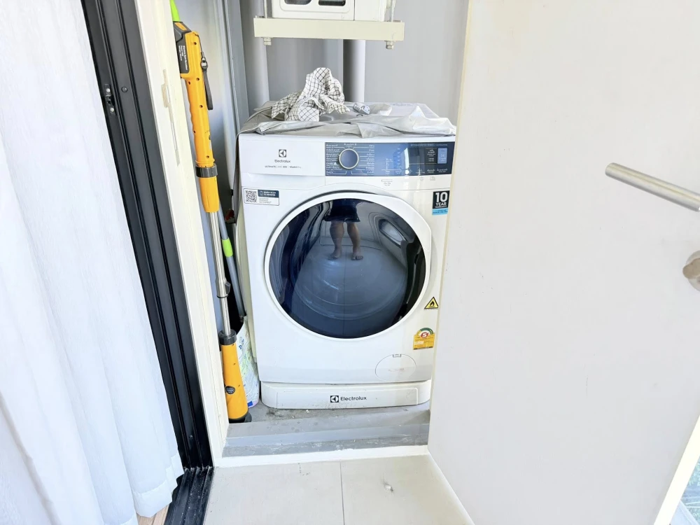 For sale IKON Sukhumvit 77. Spacious and comfortable unit with full furnishings and amenities. Book now!