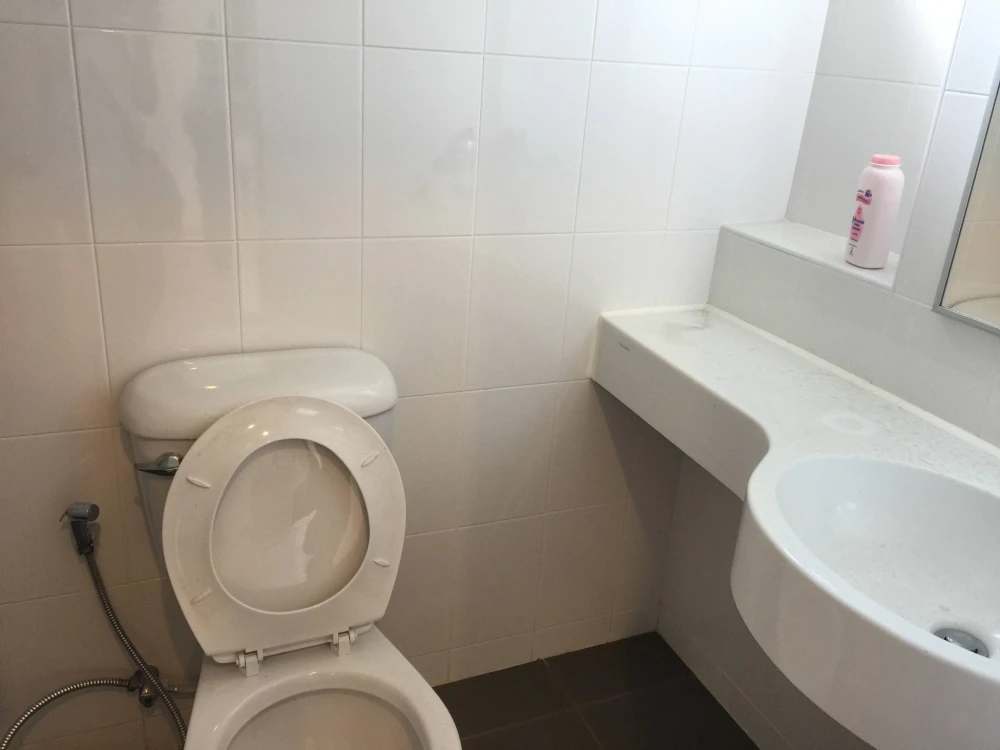 For sale/rent: Lumpini Condotown North Pattaya Sukhumvit, high floor unit, good ventilation, comfortable living space, fully furnished. Book now!