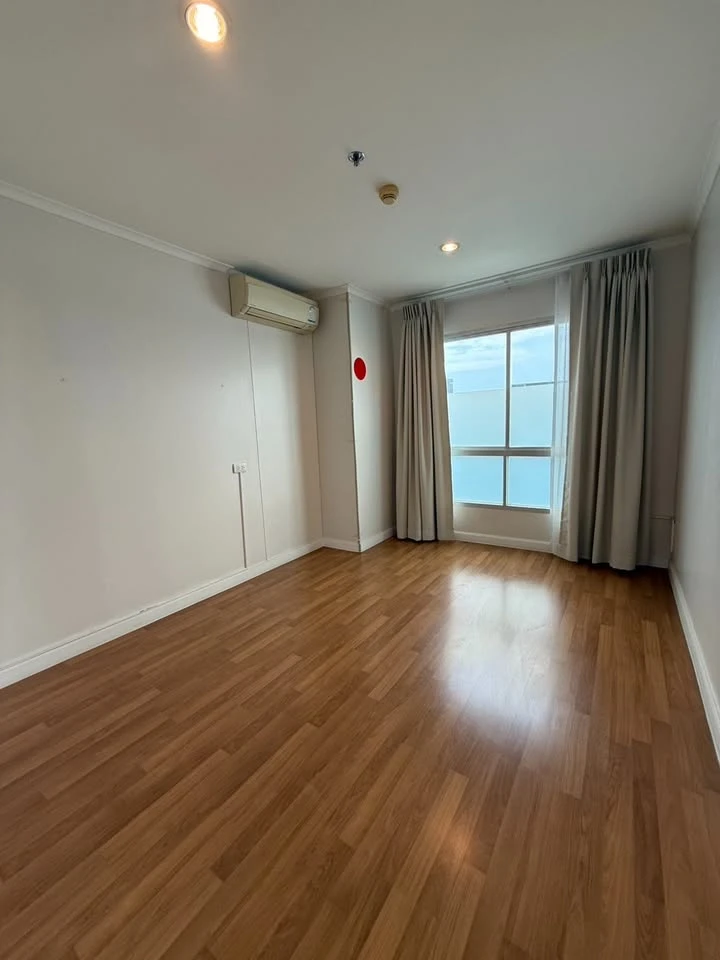 For sale/rent Lumpini Park Riverside - Rama 3, high floor room, spacious, suitable for a family, reserve now.