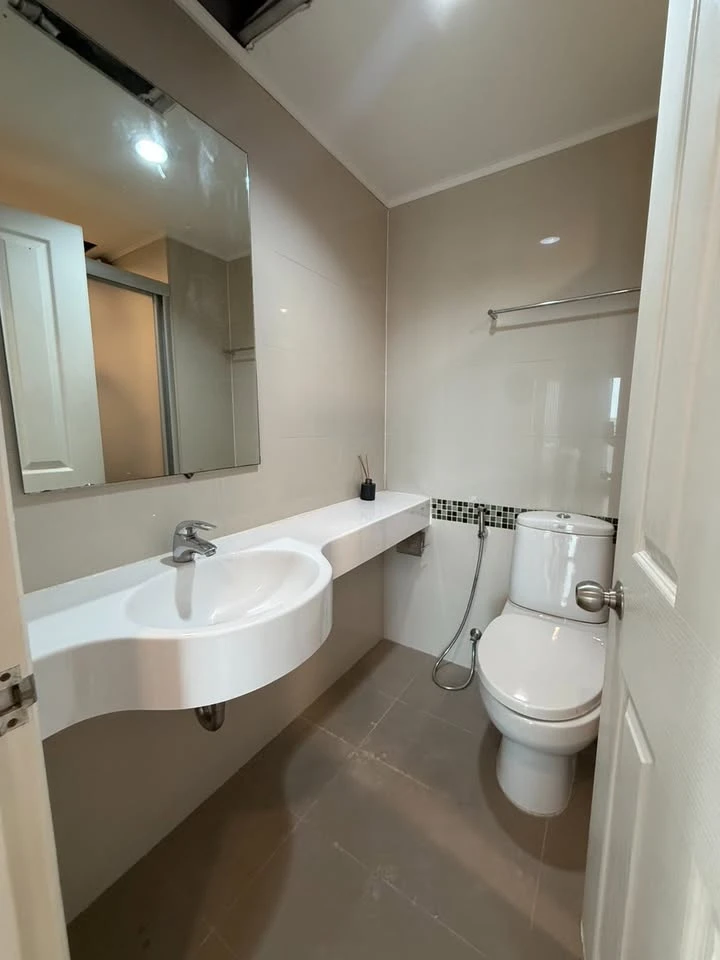 For sale/rent Lumpini Park Riverside - Rama 3, high floor room, spacious, suitable for a family, reserve now.