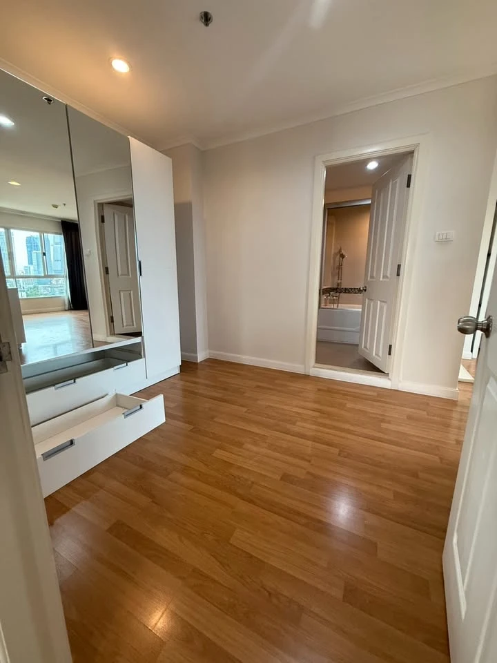 For sale/rent Lumpini Park Riverside - Rama 3, high floor room, spacious, suitable for a family, reserve now.