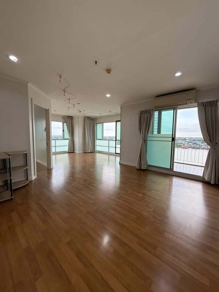 For sale/rent Lumpini Park Riverside - Rama 3, high floor room, spacious, suitable for a family, reserve now.
