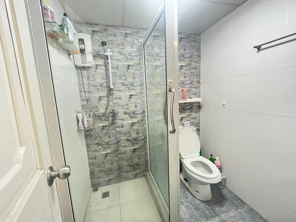 For sale/rent: Ratchada City Condo. Nice unit, fully furnished, affordable price. Just bring your belongings and move in!