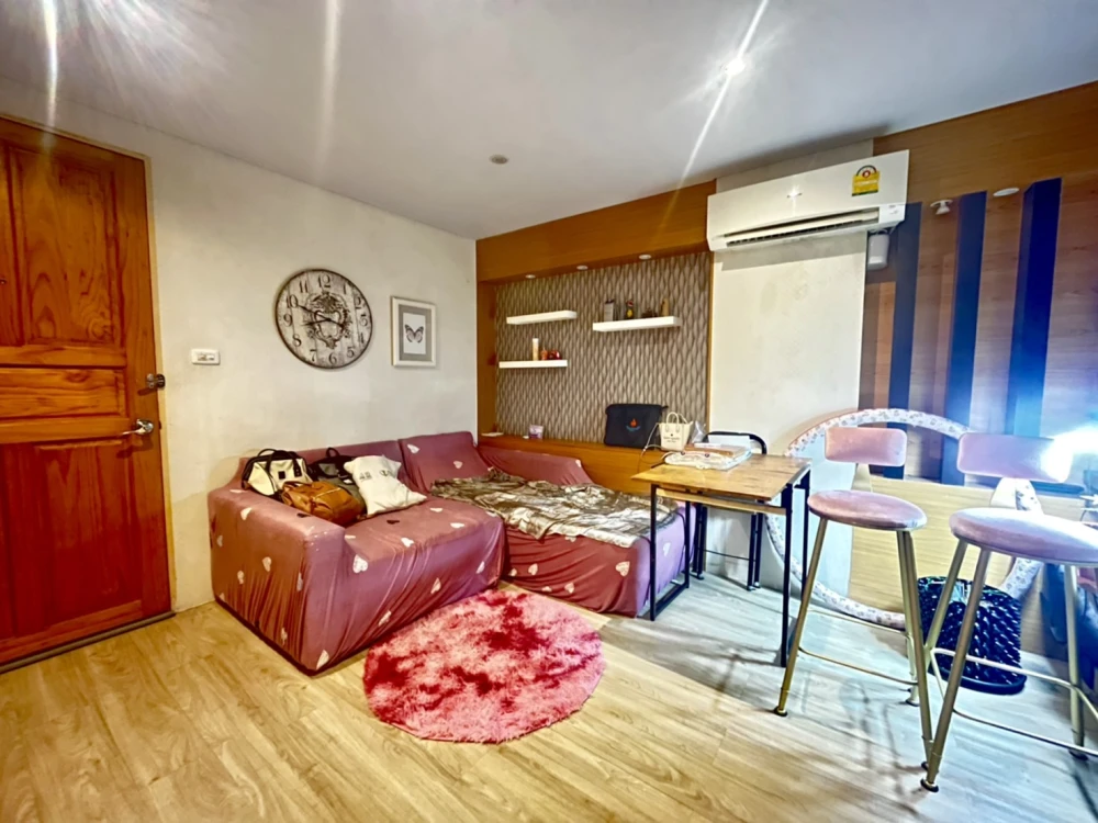 For sale/rent: Ratchada City Condo. Nice unit, fully furnished, affordable price. Just bring your belongings and move in!