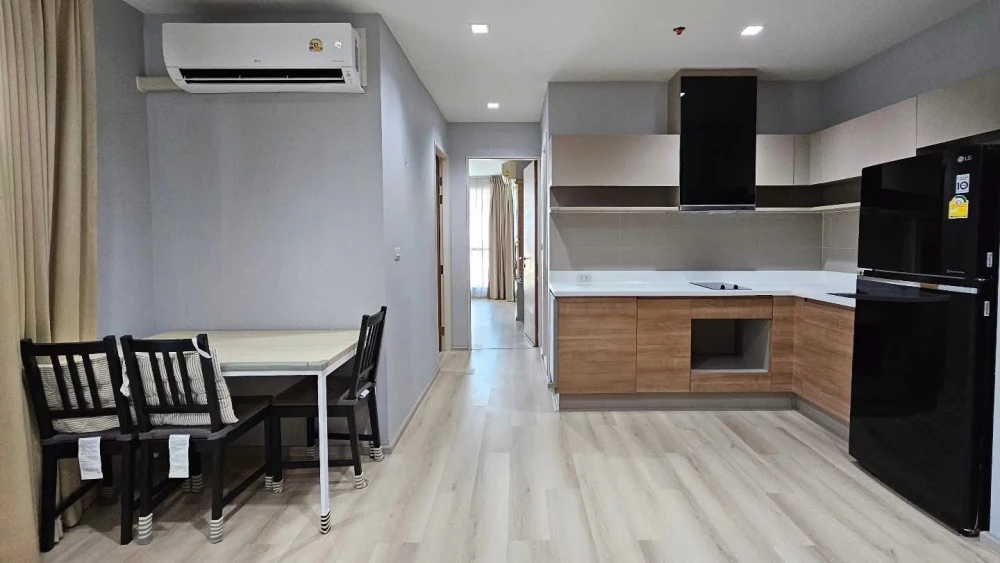 For sale/rent: Rhythm Phahon-Ari, high floor unit, ready to move in, fully furnished, city view, no obstructing buildings. Book now!