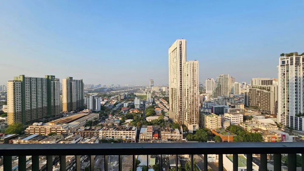 For sale/rent: Rhythm Phahon-Ari, high floor unit, ready to move in, fully furnished, city view, no obstructing buildings. Book now!
