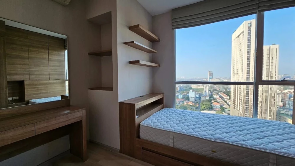 For sale/rent: Rhythm Phahon-Ari, high floor unit, ready to move in, fully furnished, city view, no obstructing buildings. Book now!