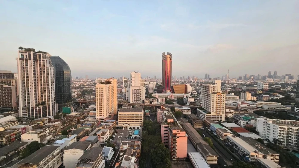 For sale/rent: Rhythm Phahon-Ari, high floor unit, ready to move in, fully furnished, city view, no obstructing buildings. Book now!