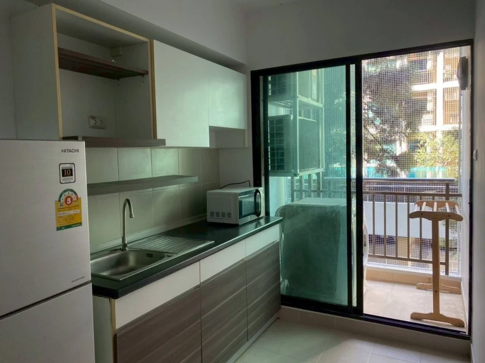 For sale/rent: Supalai City Resort Phaholyothin 32, ready-to-move-in unit, low floor, fully furnished. Book now!