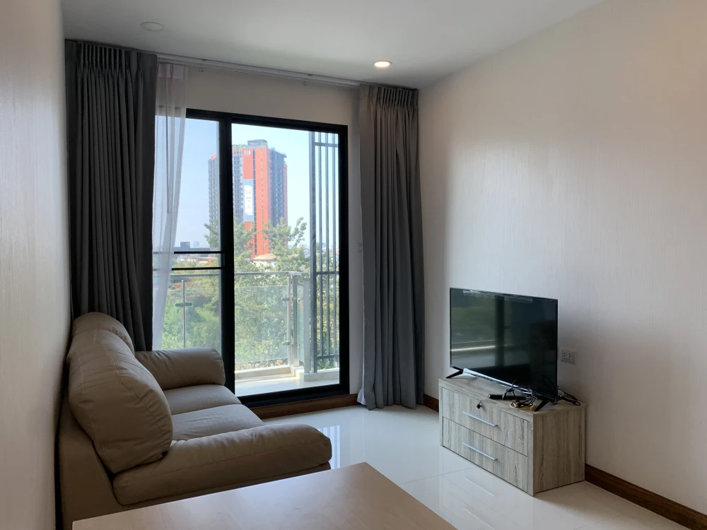 For sale/rent: Supalai Premier Charoen Nakhon. Nice room, fully furnished. Book now!