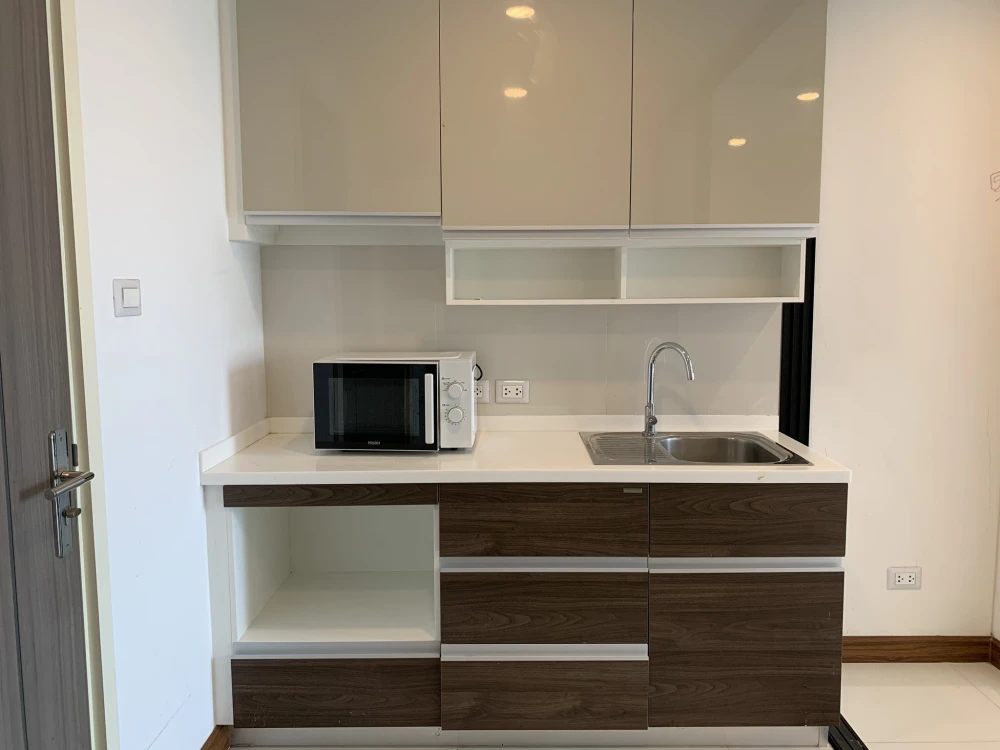 For sale/rent: Supalai Premier Charoen Nakhon. Nice room, fully furnished. Book now!