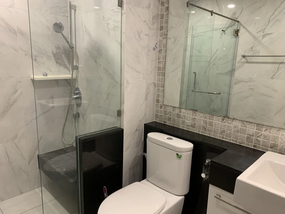 For sale/rent: Supalai Premier Charoen Nakhon. Nice room, fully furnished. Book now!