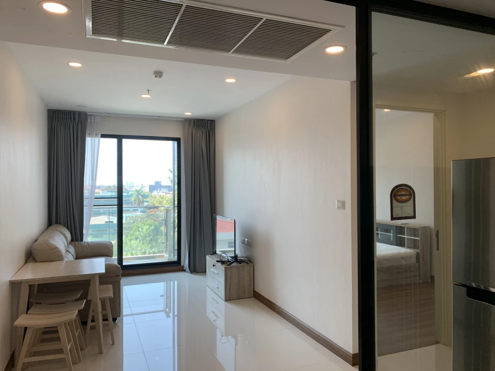 For sale/rent: Supalai Premier Charoen Nakhon. Nice room, fully furnished. Book now!