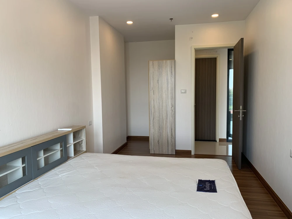 For sale/rent: Supalai Premier Charoen Nakhon. Nice room, fully furnished. Book now!