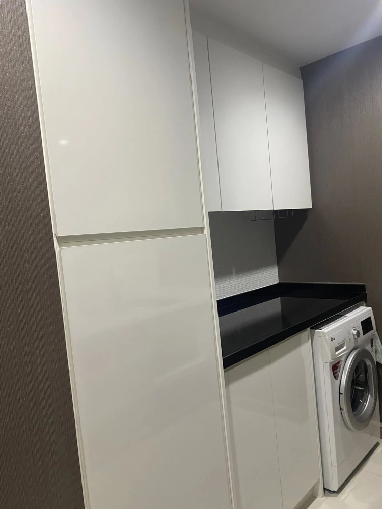 For sale/rent: Supalai Riva Grand Rama 3, ready-to-move-in unit, high floor, fully furnished, spacious and comfortable. Book now!
