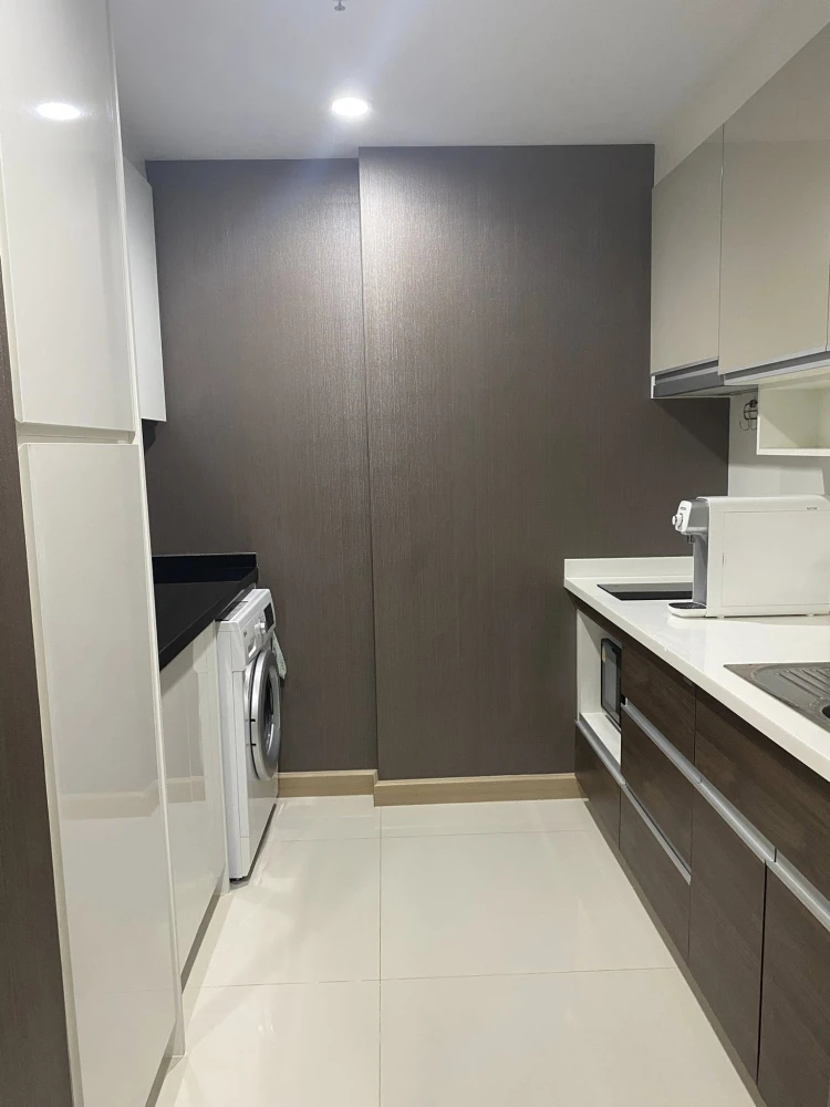 For sale/rent: Supalai Riva Grand Rama 3, ready-to-move-in unit, high floor, fully furnished, spacious and comfortable. Book now!