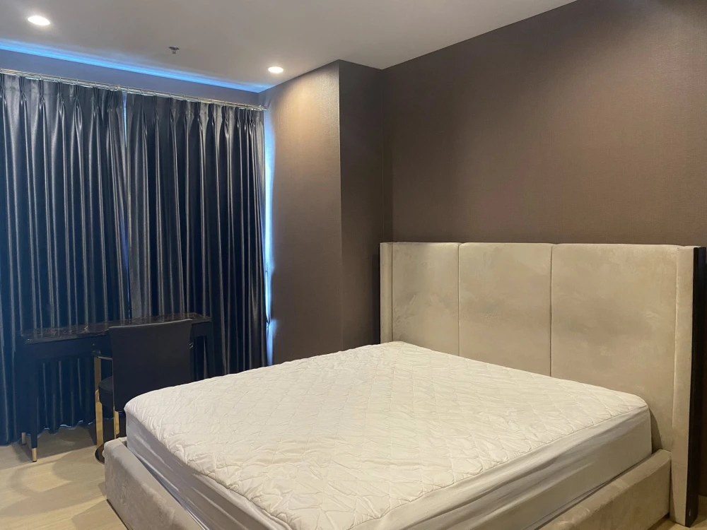 For sale/rent: Supalai Riva Grand Rama 3, ready-to-move-in unit, high floor, fully furnished, spacious and comfortable. Book now!