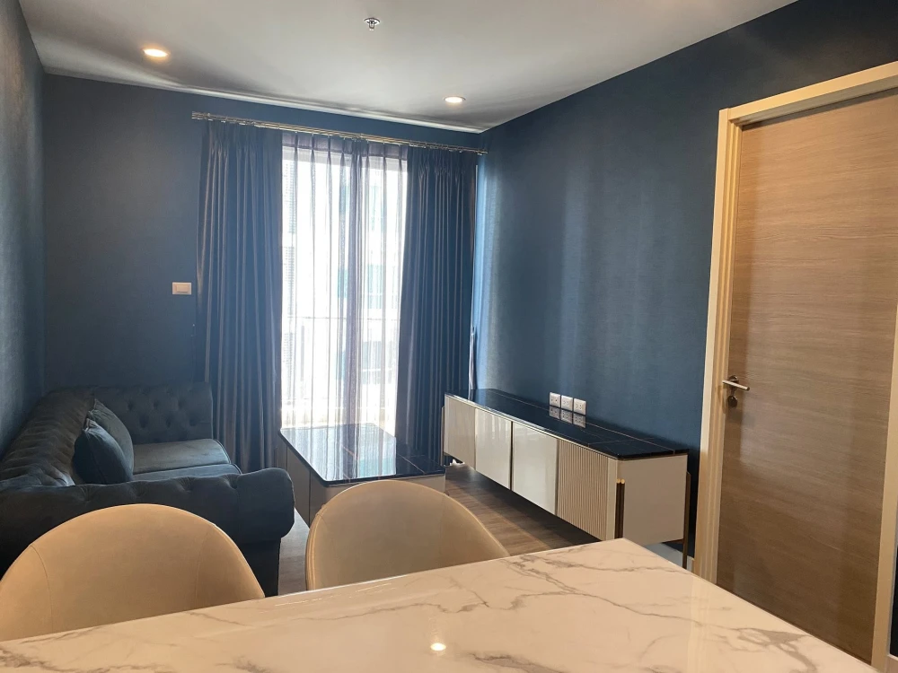 For sale/rent: Supalai Riva Grand Rama 3, ready-to-move-in unit, high floor, fully furnished, spacious and comfortable. Book now!