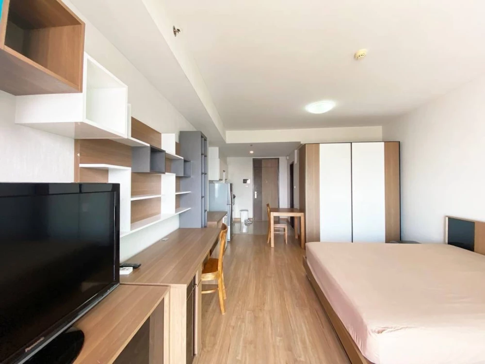 For sale/rent: Supalai River Resort, high floor unit, fully furnished, spacious and comfortable. Book now!