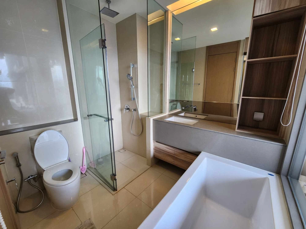 ขาย/ให้เช่า The ESSE Asoke ห้องพร้อมอยู่ เฟอร์พร้อม ชั้นสูง กว้างขวางอยู่สบาย จองเลย