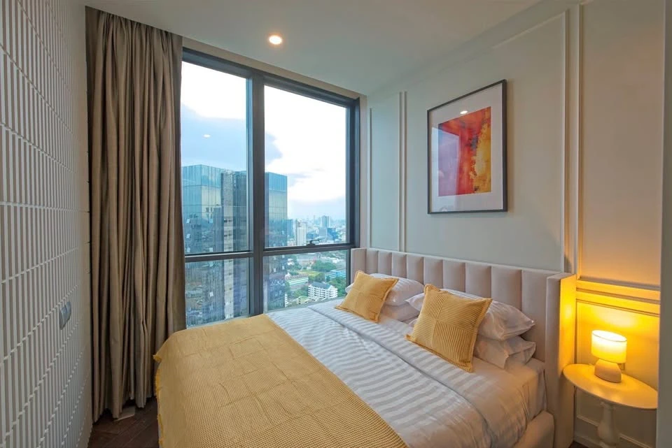 For sale/rent: The ESSE Sukhumvit 36, top floor luxury unit with complete amenities. Spacious room, book now!