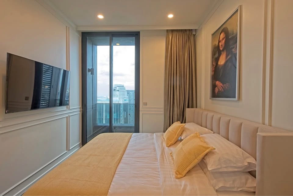 For sale/rent: The ESSE Sukhumvit 36, top floor luxury unit with complete amenities. Spacious room, book now!
