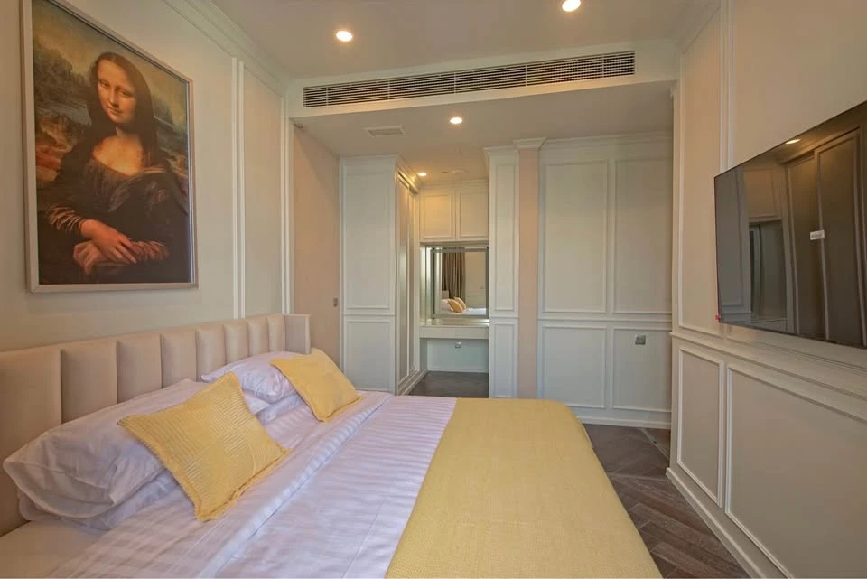 For sale/rent: The ESSE Sukhumvit 36, top floor luxury unit with complete amenities. Spacious room, book now!
