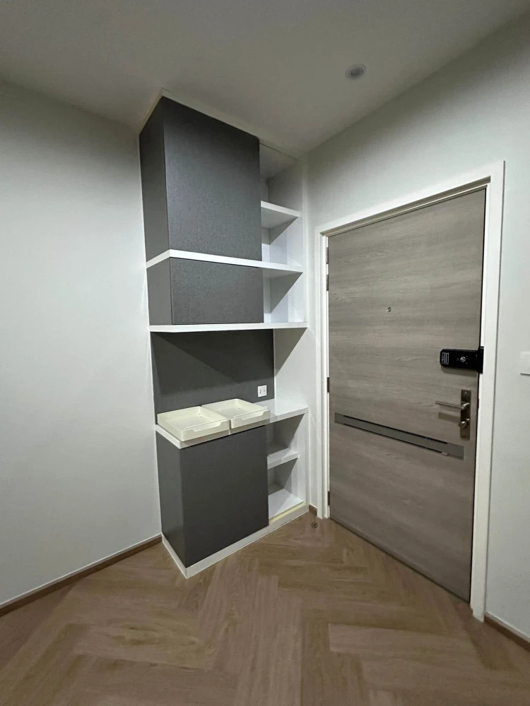 For sale/rent: The Key Sathorn-Charoenrat. Ready-to-move-in unit. Spacious and comfortable. High floor. Book now!