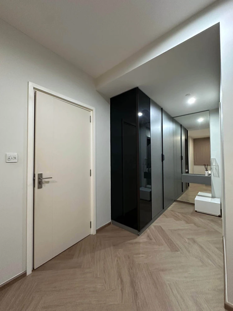 For sale/rent: The Key Sathorn-Charoenrat. Ready-to-move-in unit. Spacious and comfortable. High floor. Book now!