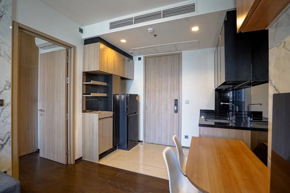 For sale/rent: The Line Ratchathewi, high floor unit, spacious and comfortable. Book now!