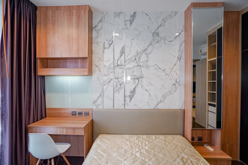 For sale/rent: The Line Ratchathewi, high floor unit, spacious and comfortable. Book now!