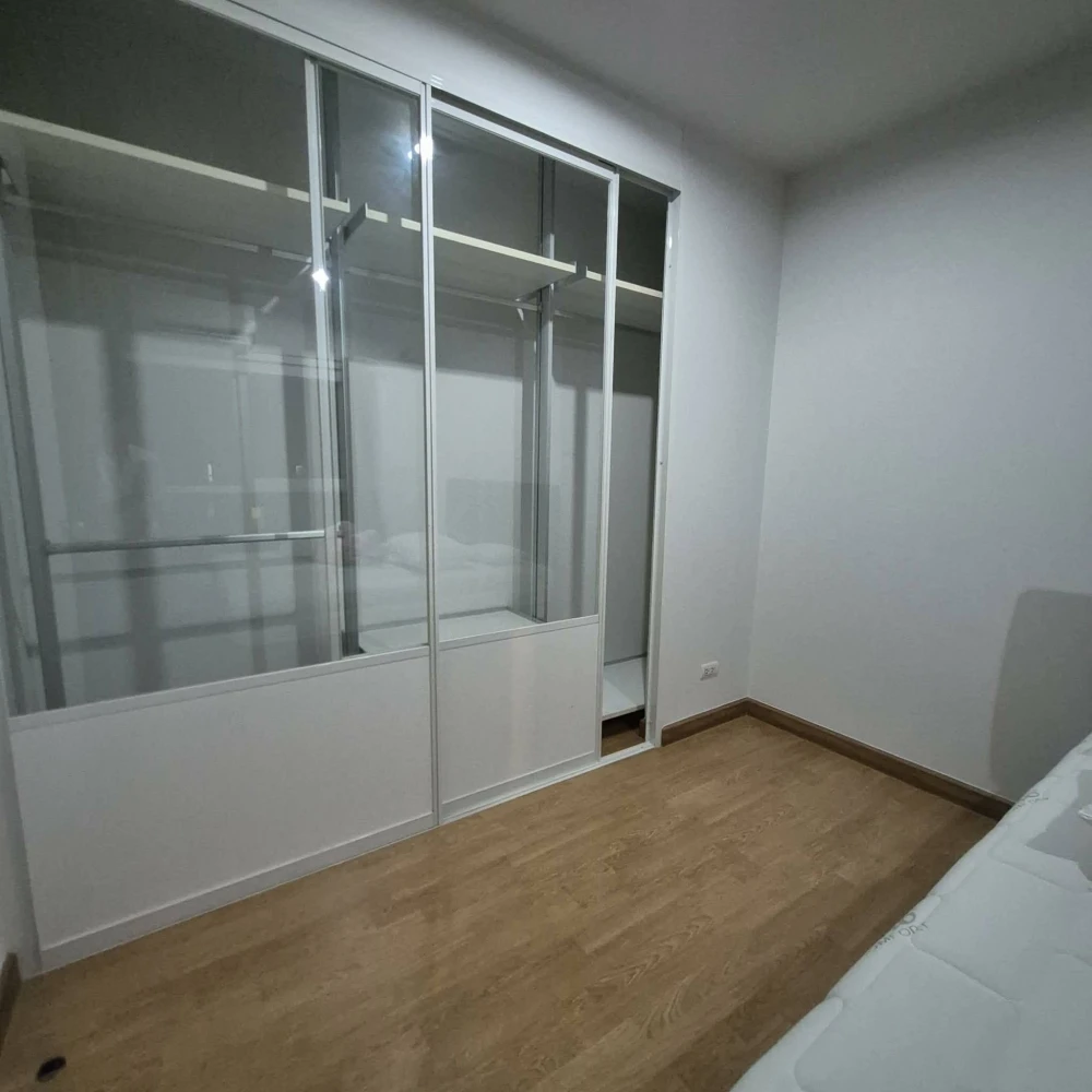For sale/rent: The Parkland Grand Taksin, high floor unit, comfortable and fully furnished. Book now!