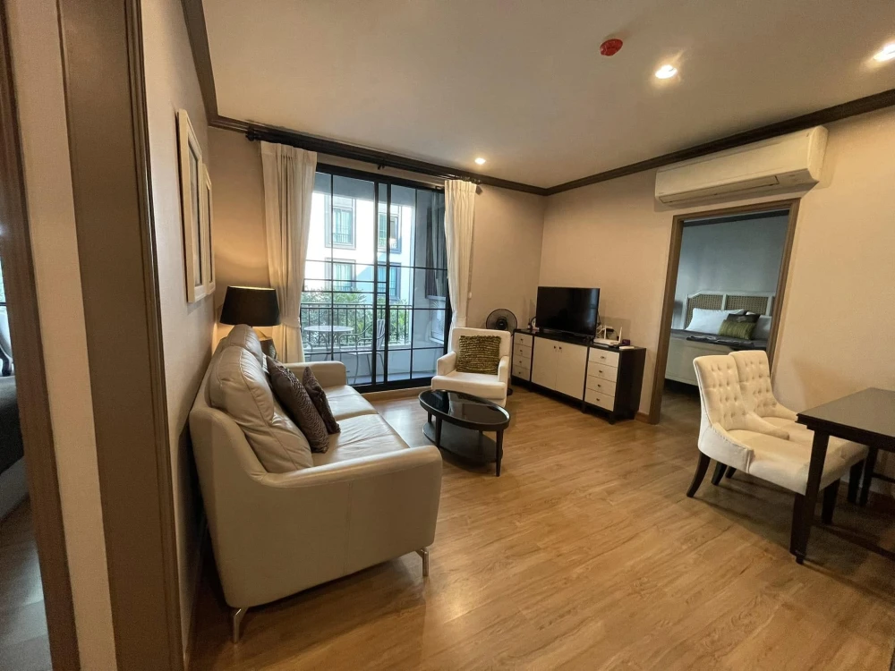 For sale/rent The Reserve, spacious room. Decorated simply and elegantly. Complete with amenities, you can't miss it.