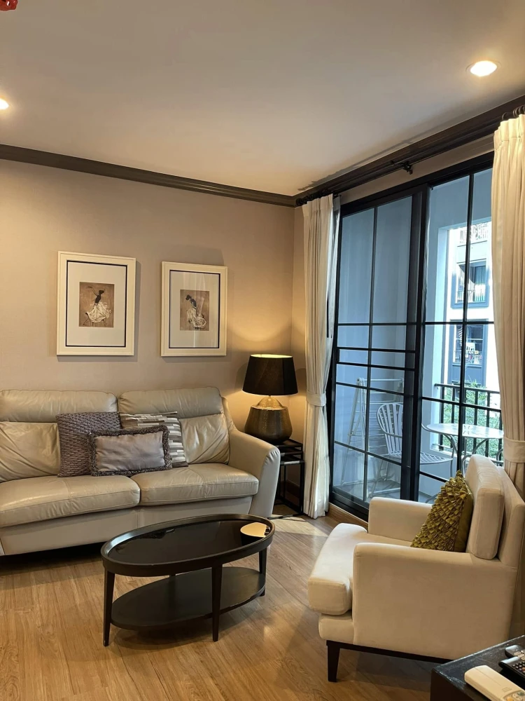 For sale/rent The Reserve, spacious room. Decorated simply and elegantly. Complete with amenities, you can't miss it.