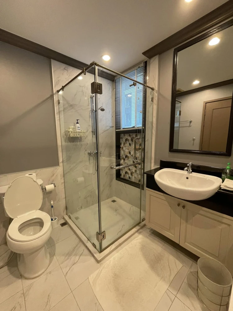 For sale/rent The Reserve, spacious room. Decorated simply and elegantly. Complete with amenities, you can't miss it.