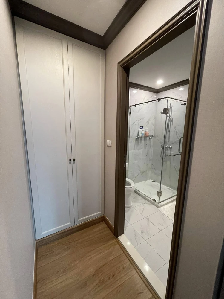 For sale/rent The Reserve, spacious room. Decorated simply and elegantly. Complete with amenities, you can't miss it.