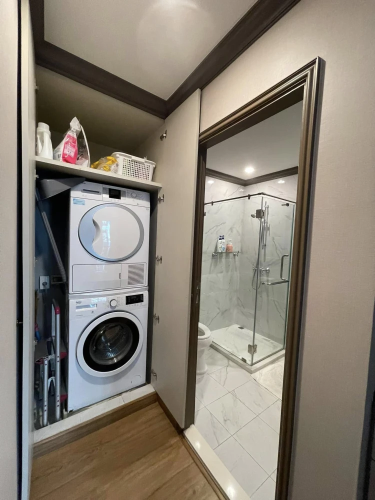 For sale/rent The Reserve, spacious room. Decorated simply and elegantly. Complete with amenities, you can't miss it.