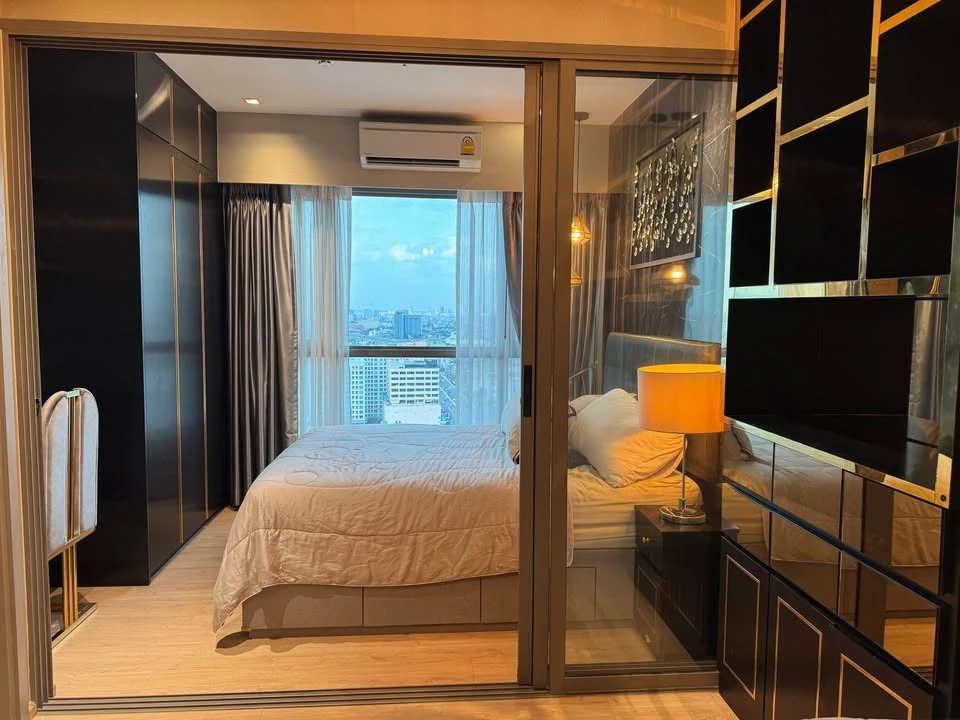 For sale/rent: Whizdom Station Ratchada-Thapra, beautifully decorated room, fully built-in, you will regret it if you miss it.