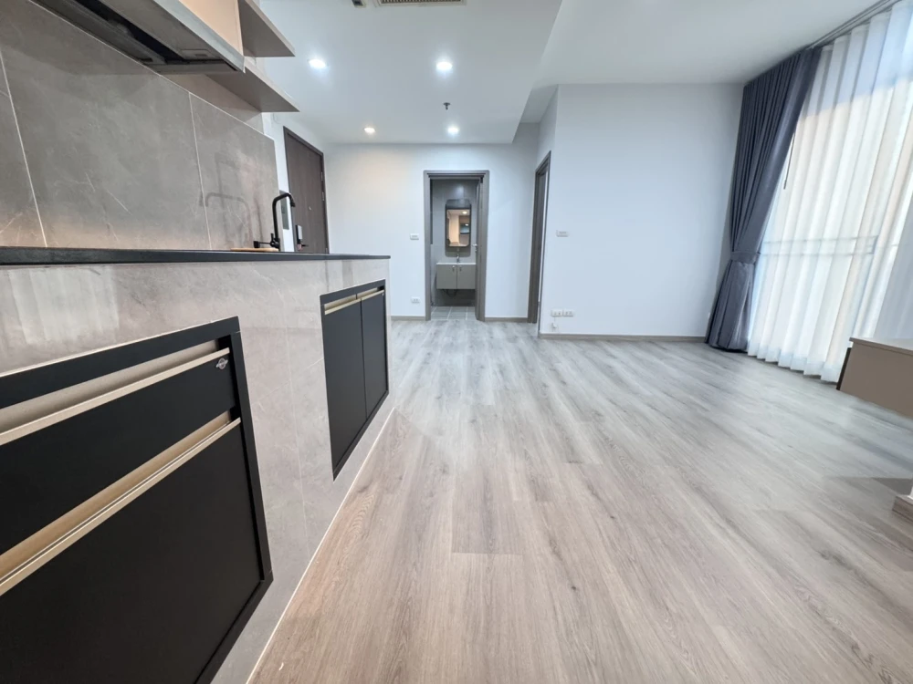 For sale/rent: Teal Sathorn – Taksin Condo. Great atmosphere, great feel, comfortable living. Buy/reserve now!!