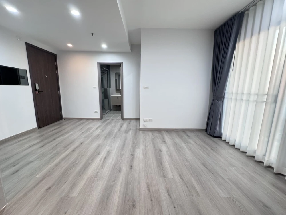 For sale/rent: Teal Sathorn – Taksin Condo. Great atmosphere, great feel, comfortable living. Buy/reserve now!!