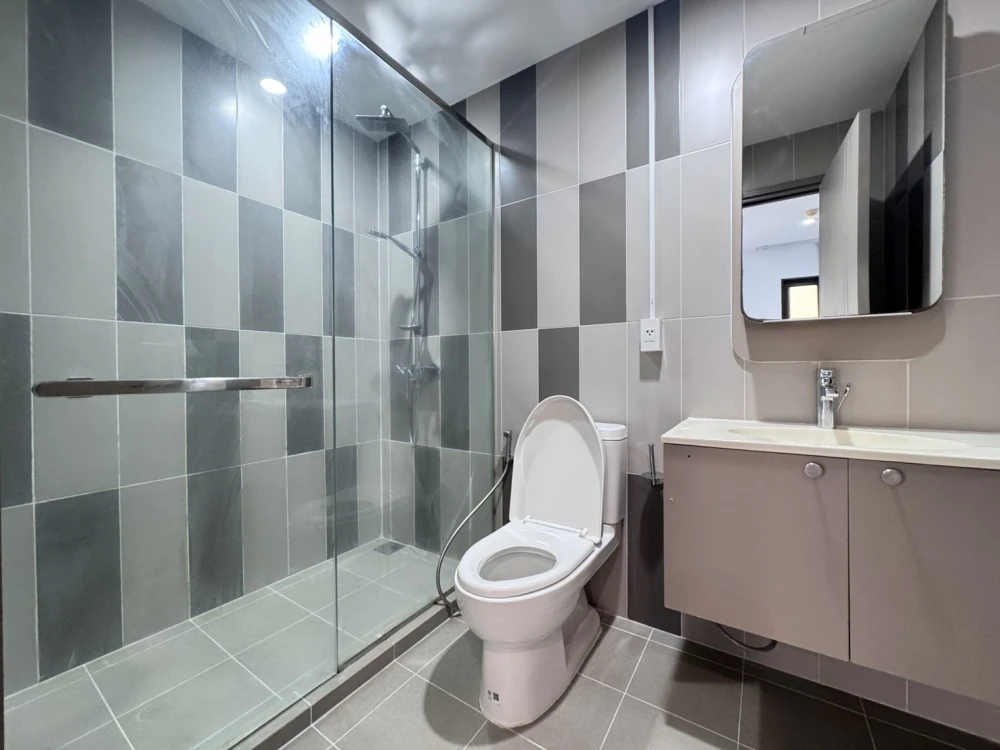 For sale/rent: Teal Sathorn – Taksin Condo. Great atmosphere, great feel, comfortable living. Buy/reserve now!!