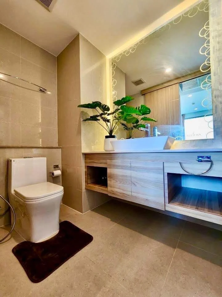 For sale/rent: Condo Riviera Jomtien Pattaya, spacious room, ready to move in, city view, fully furnished with electrical appliances, book now before