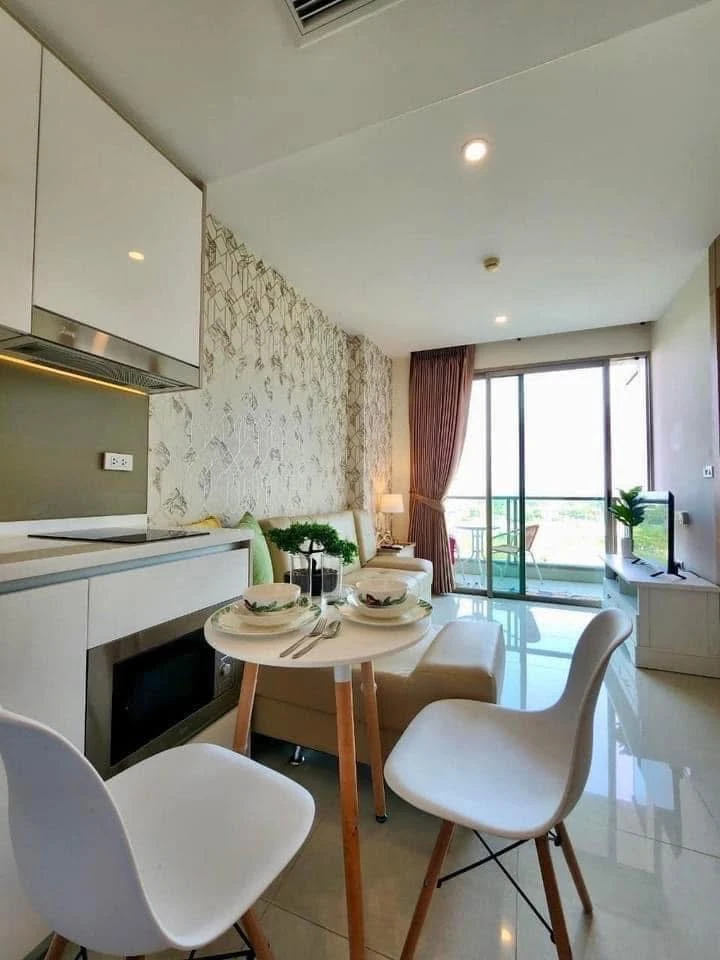 For sale/rent: Condo Riviera Jomtien Pattaya, spacious room, ready to move in, city view, fully furnished with electrical appliances, book now before
