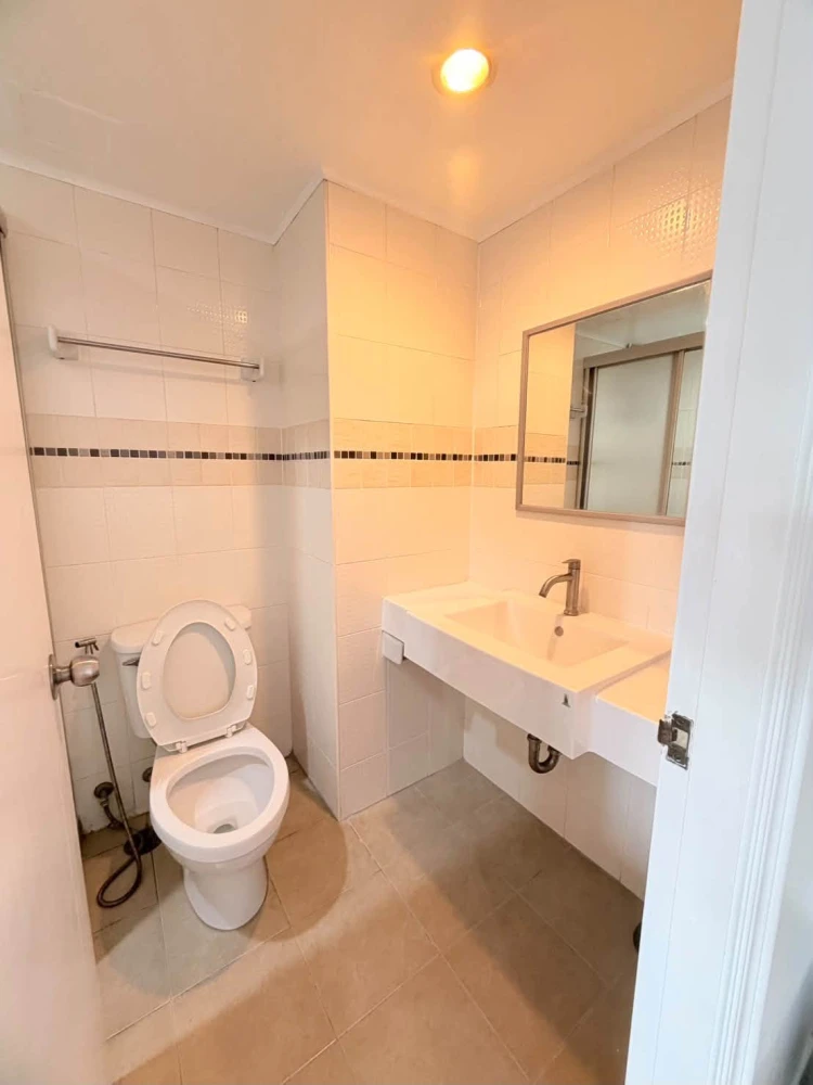 Condo for sale/rent, Lumpini Ville Ramkhamhaeng 44, corner room, good location, can't miss it.