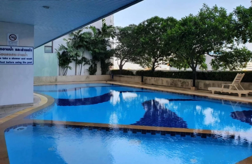 For sale/rent: Lumpini Place Pinklao Condo. Beautiful, fully furnished, great value! Book/buy now!!