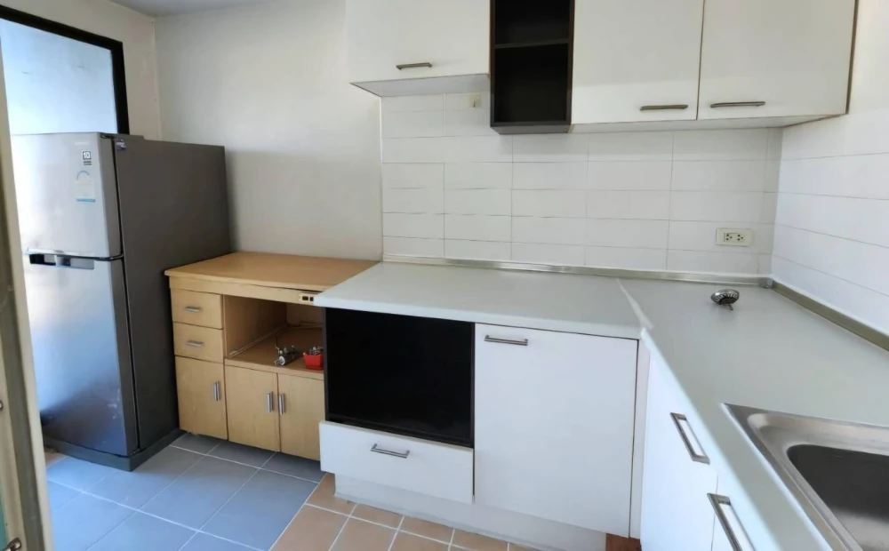 For sale/rent: Lumpini Place Pinklao Condo. Beautiful, fully furnished, great value! Book/buy now!!